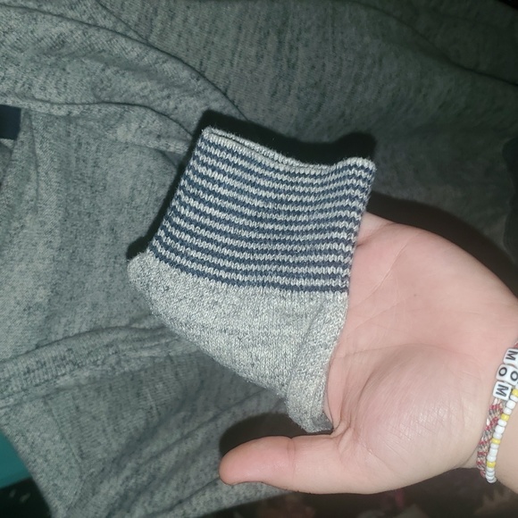 Cute hooded sweatshirt - Picture 3 of 3